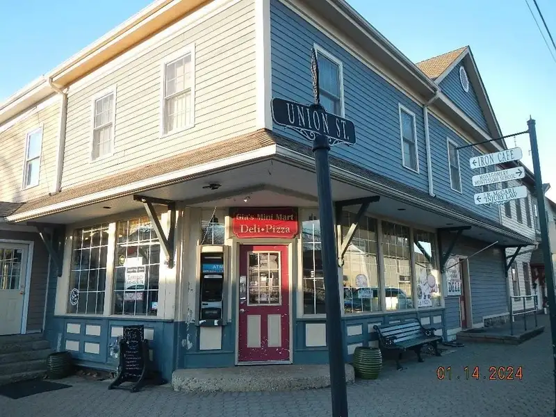 Commercial Space in Historic Montgomery Village - 2000 Sq Ft with High Visibility