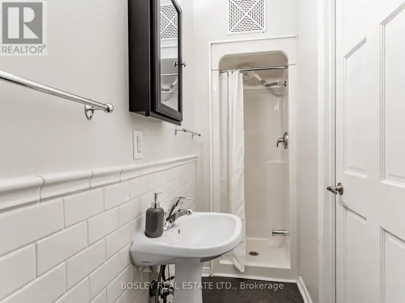 Charming Two-storey Apartment in Landmark Building on Queen St West