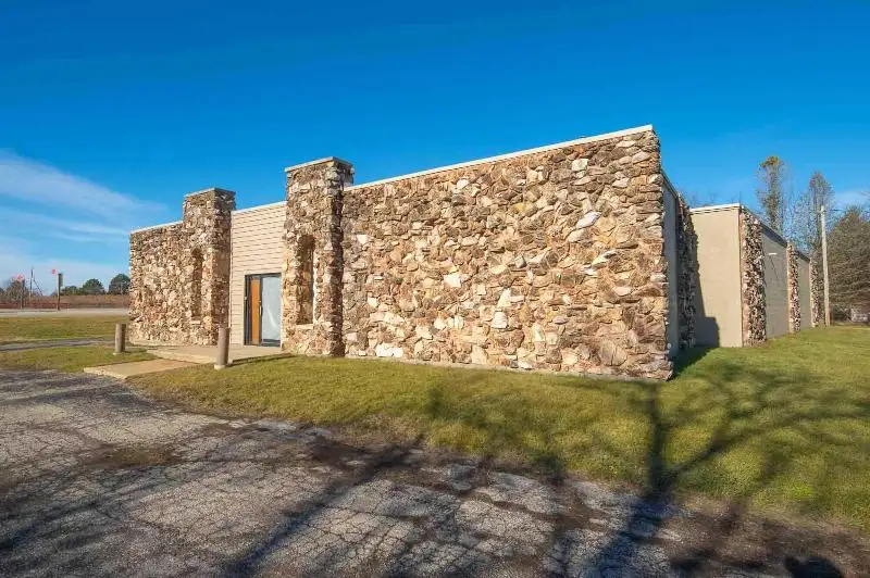Large Commercial Building with 420 Feet Frontage on State Highway 32, Zoned B-2