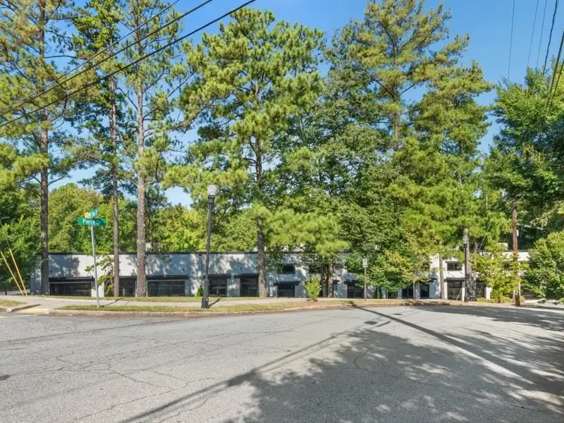Industrial/flex Building in Prime Atlanta Location with Recent Upgrades and Parking Options