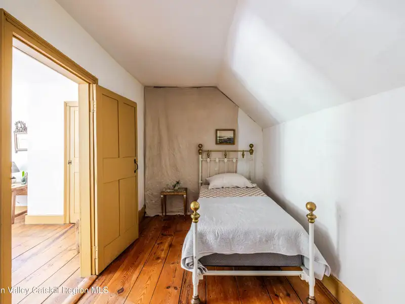 Historic Mixed-use Landmark in Kinderhook Village with Restaurant and Flexible Suites