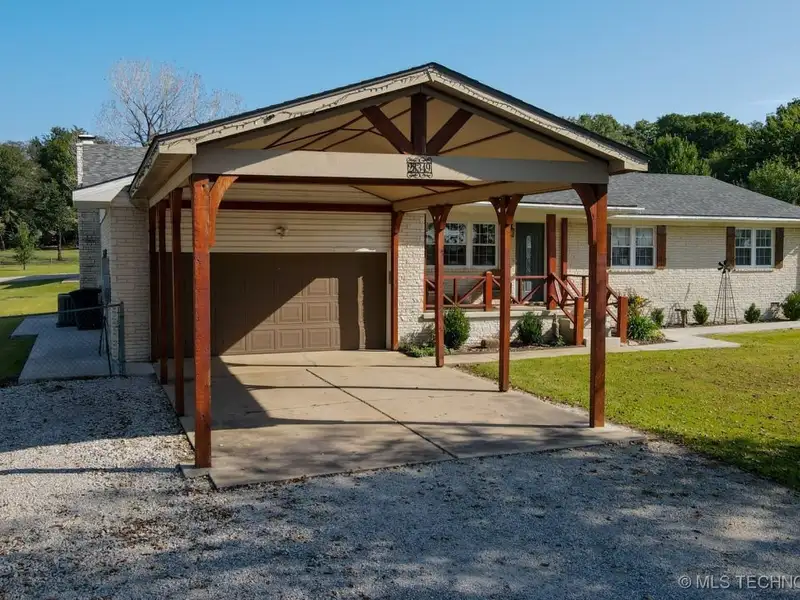 Commercial Property with House and Shops on 2 Acres in Coweta Near Casino