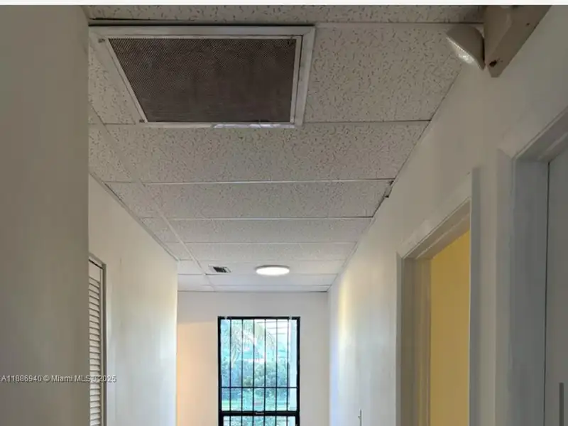 For Lease: Versatile Second-floor Retail/office Space in Pompano Beach