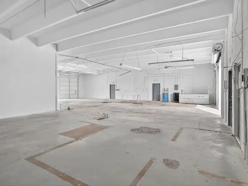 Versatile 2,700 Sf Flex/industrial Condo Units in Jupiter's Industrial Corridor