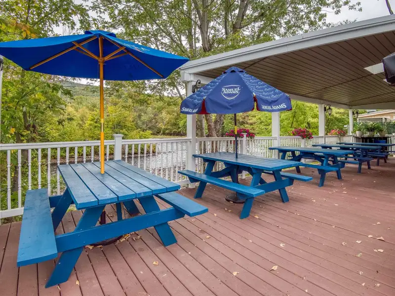 Newly Renovated Pizza and Italian Restaurant on Busy Highway with River Views