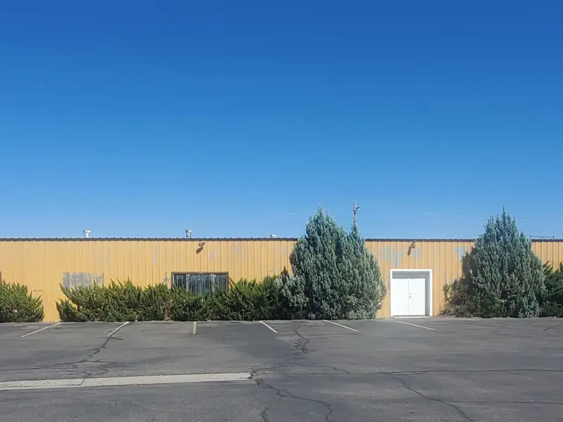 Lease-to-own 6,500 Sf Warehouse on 0.54 Acres in High-traffic Western Co Location