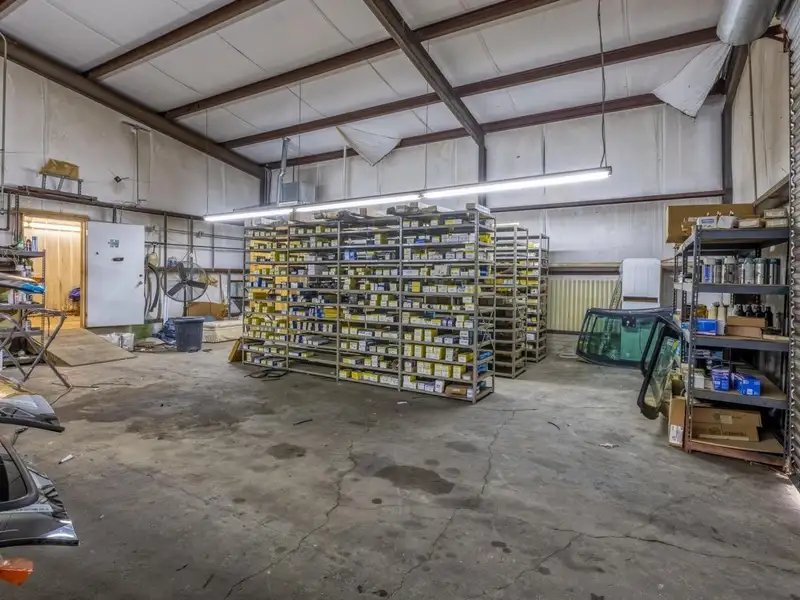 Profitable Auto Glass Repair and Body Shop with Expansion Potential in Hempstead County, Arkansas