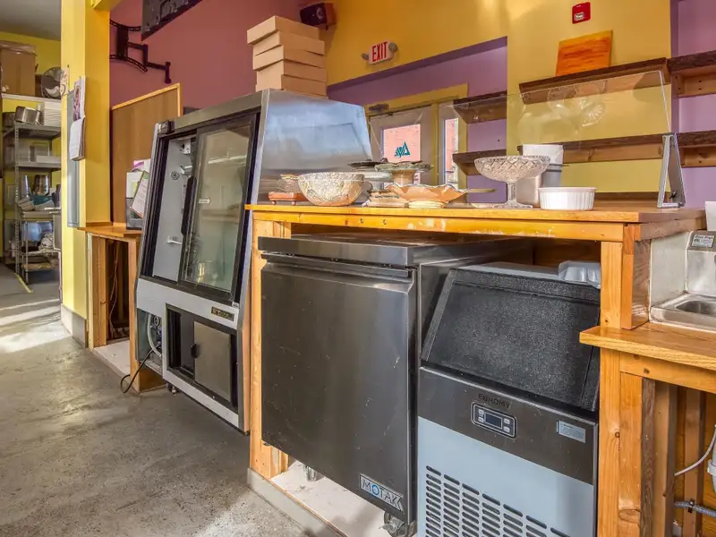 Fully Equipped Café and Bakery with Living Quarters on Main Street, Berlin