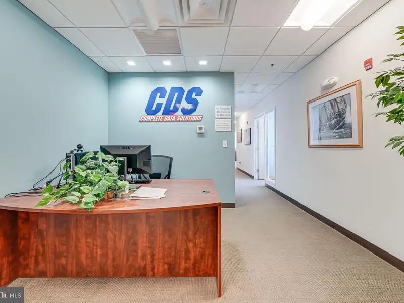 Flexible Office Suite in Prime Falls Church Location - 1,200 Sq Ft, Great Accessibility