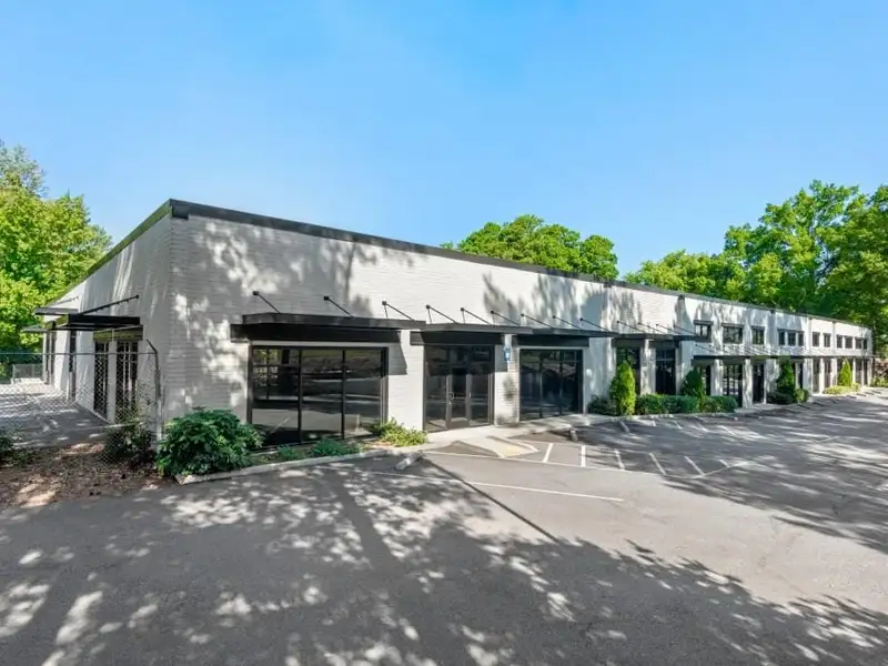 Industrial/flex Building in Prime Atlanta Location with Recent Upgrades and Parking Options
