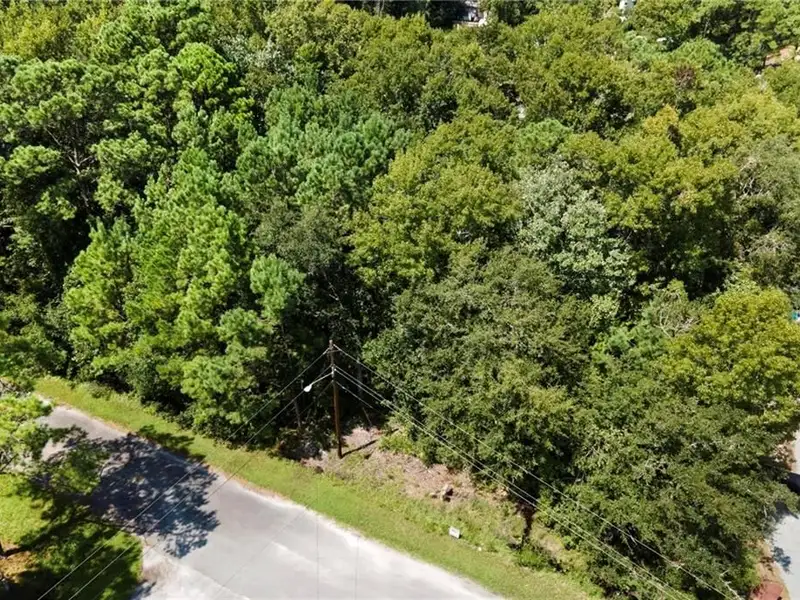 Versatile Commercial Building in Prime Location