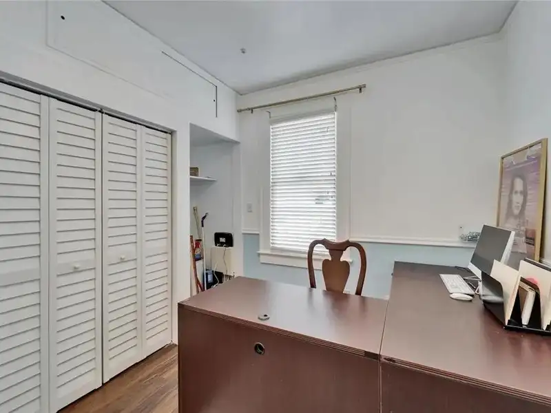 Office Suites in Hyde Park with Conference Rooms and Ample Parking