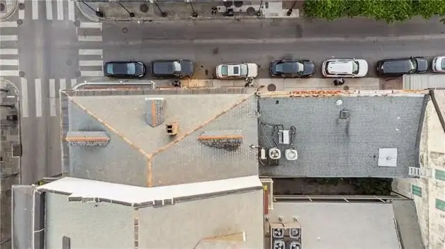 Versatile Mixed-use Property in Prime French Quarter Location