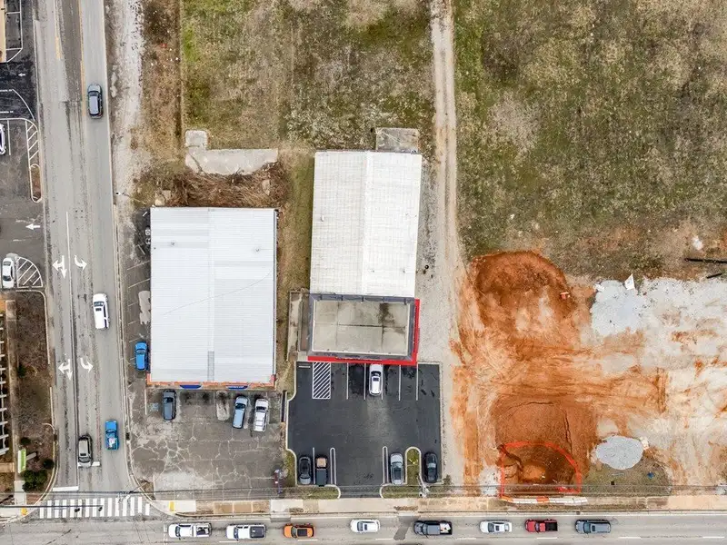 Commercial Building in High Traffic Area Near I-40 Exit 287, 3657 Sq Ft