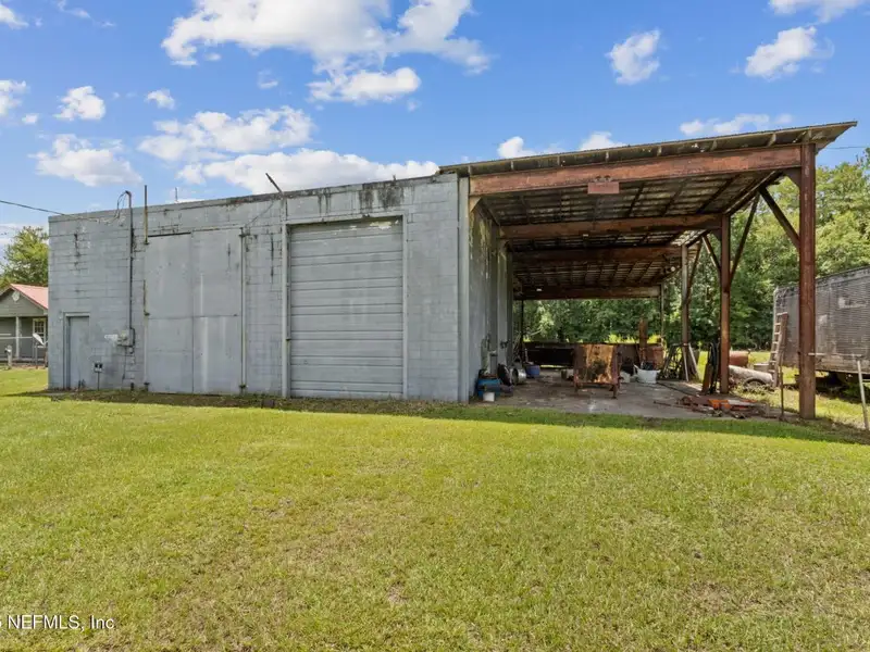 5.04-acre Mixed-use Parcel with Home and Shop in Nassau County