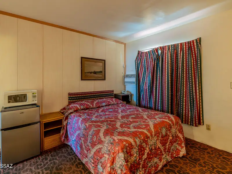 Well-maintained 18-unit Motel Near Tucson Airport with Rv Spaces and Ample Parking