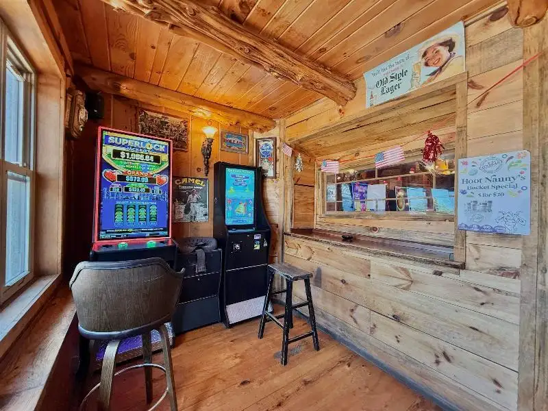 Turnkey Lodge-style Investment Opportunity in Berlin with Unique Interior and Bar