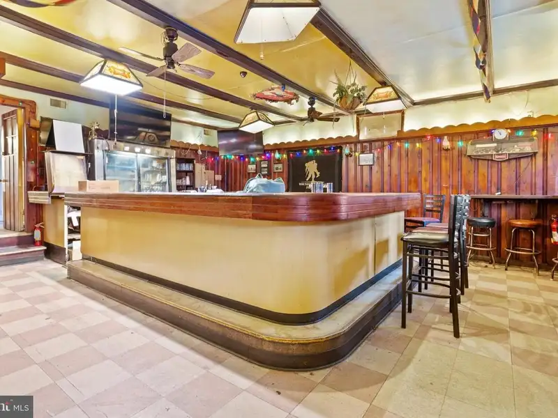 Mixed-use Property with Bar, Residential Space, and Garage in Folcroft Borough