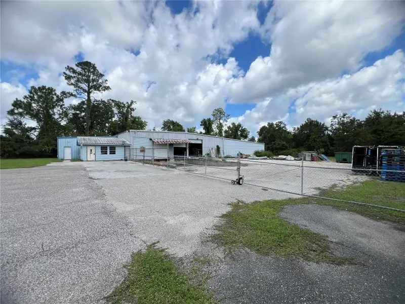 15,000 Sf Industrial Property on 1.72 Acres Near Lake City Gateway Airport