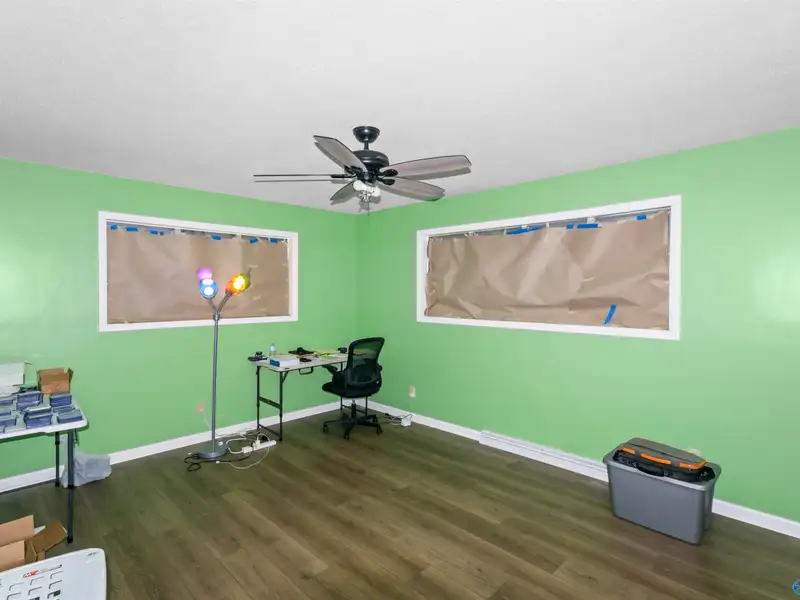 Versatile 2000 Sqft Home on 1.40 Acres in High-growth Huntsville Area