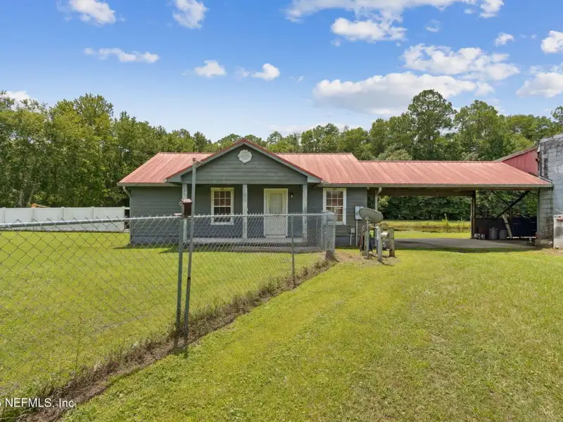 5.04-acre Mixed-use Parcel with Home and Shop in Nassau County