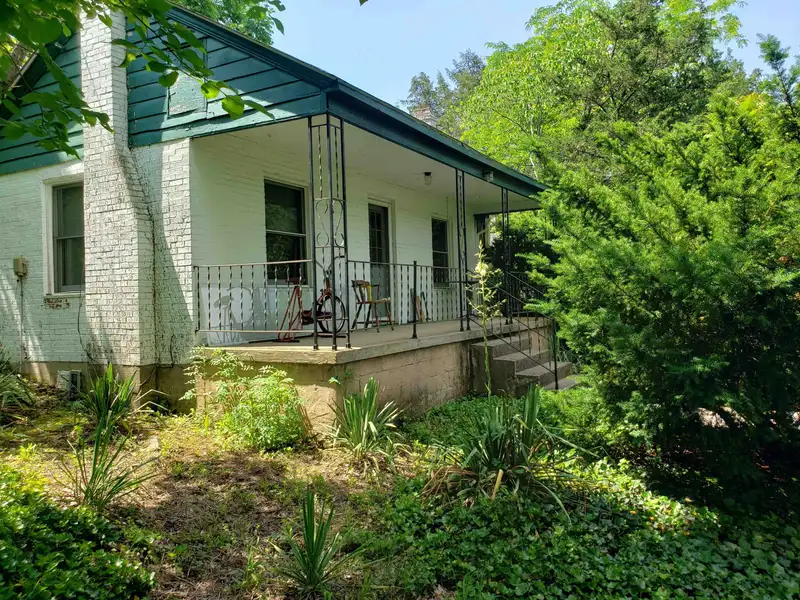 Versatile Retail Gift Shop and Cottages on 7.95 Acres with Mountain Views