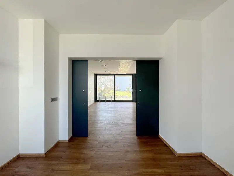 Versatile Commercial Unit for Sale in Central Landshut with Parking and Outdoor Space