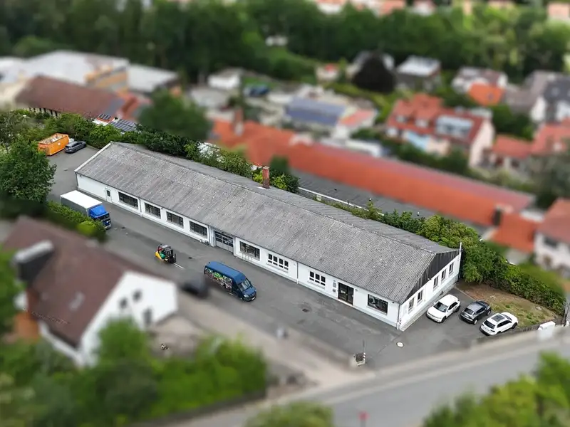 Versatile Commercial Property with Office Space in Established Town, 2,220 M² Lot
