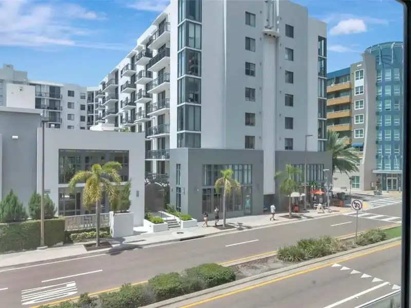 Office Condo in Downtown Tampa's Channel District with Parking and Retail Amenities