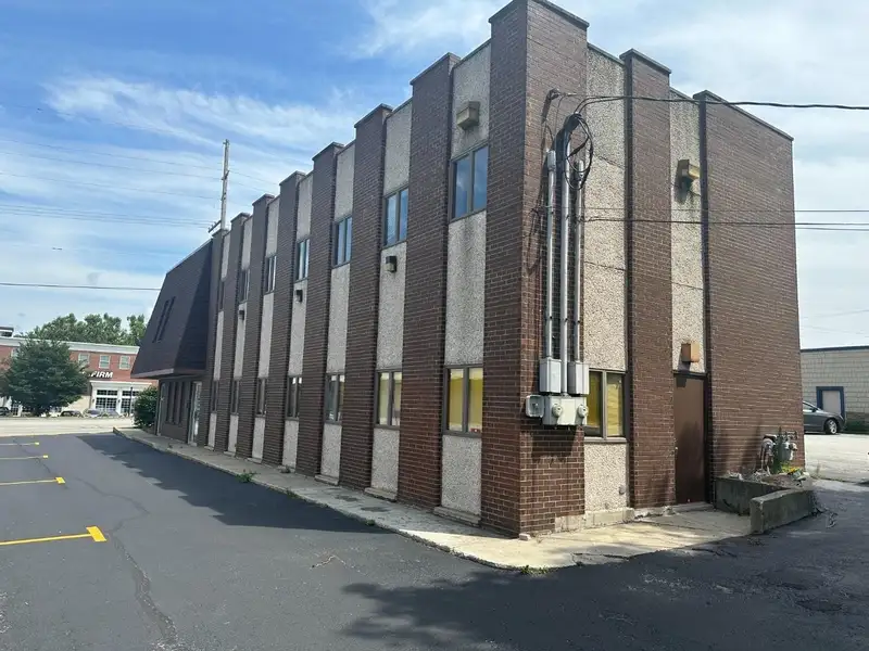 Spacious 1800 Sf 2nd Floor Unit with Open Floor Plan and Private Parking