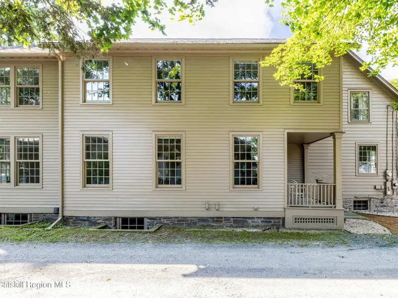 Historic Mixed-use Landmark in Kinderhook Village with Restaurant and Flexible Suites