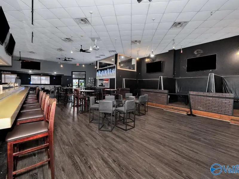 Commercial Property in Mid City Huntsville - Versatile Space with Kitchen and Offices