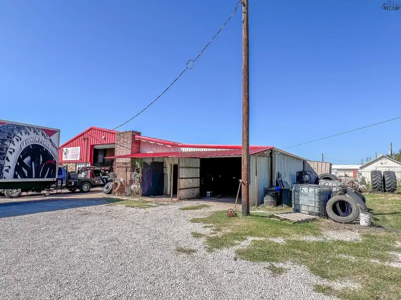 Turn-key Auto and Truck Service Business with Inventory and Equipment in Olney, Tx