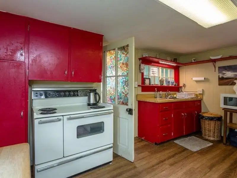 Victorian Office Space with Ada Compliance in Quaint Broadway, Ideal for Airbnb Potential