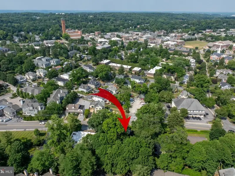 Mixed-use Property in Wayne, Pa: Salon with 1-bedroom Apartment Above
