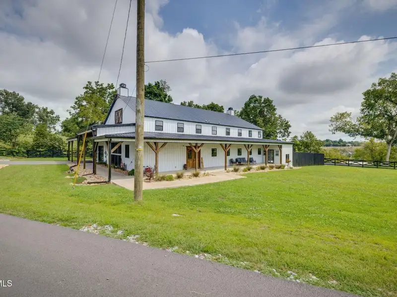 Custom Barndominium on 3 Acres with Pool and Income-generating Garage in Tennessee
