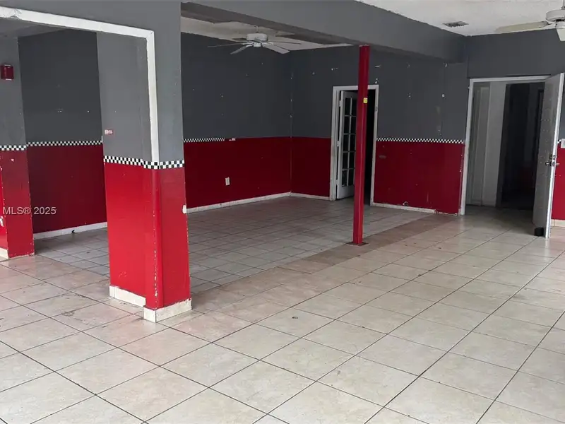 Versatile Commercial Space Available for Various Business Opportunities