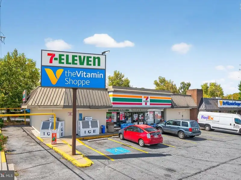 Versatile Commercial Property in Northwood Park, Ideal for Offices, Retail, or Light Industrial