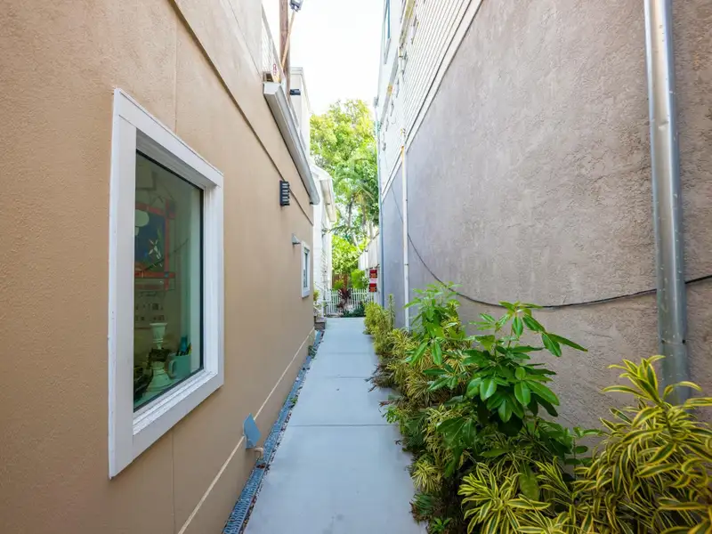 Mixed-use Compound with Residential and Commercial Units in Key West, Built 2021
