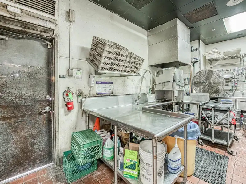 Restaurant Location for Sale with Equipment, Lease Transfer, and License in Palm & Nees Ave