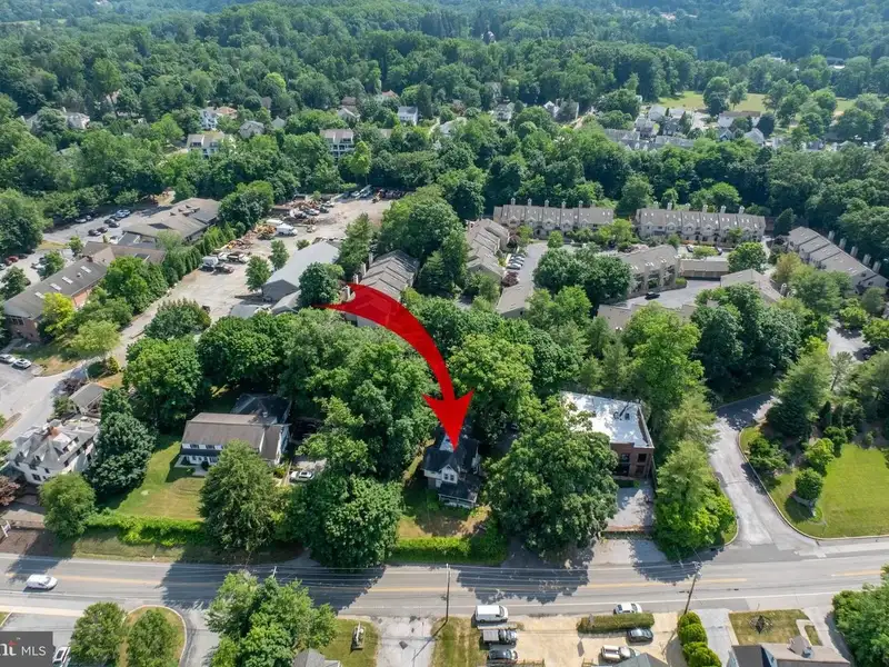 Mixed-use Property in Wayne, Pa: Salon with 1-bedroom Apartment Above