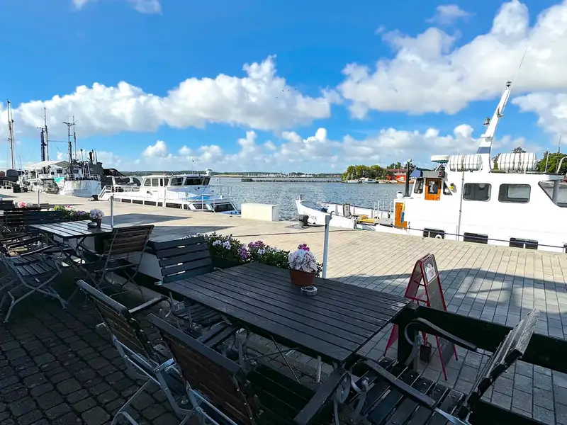 Mixed-use Property with Snack Bar and Apartment on Peenemünde Harbor Promenade