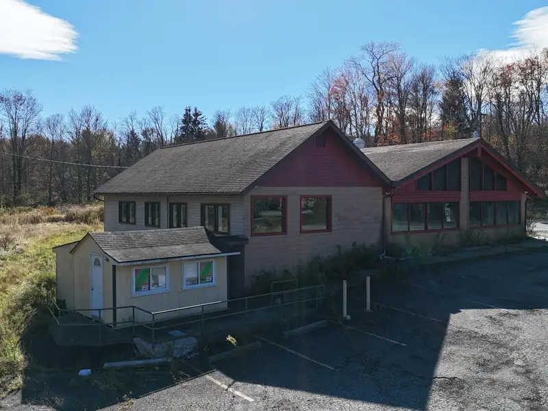 Commercial Building on 7.5 Acres in High-traffic Location Near Hamlin