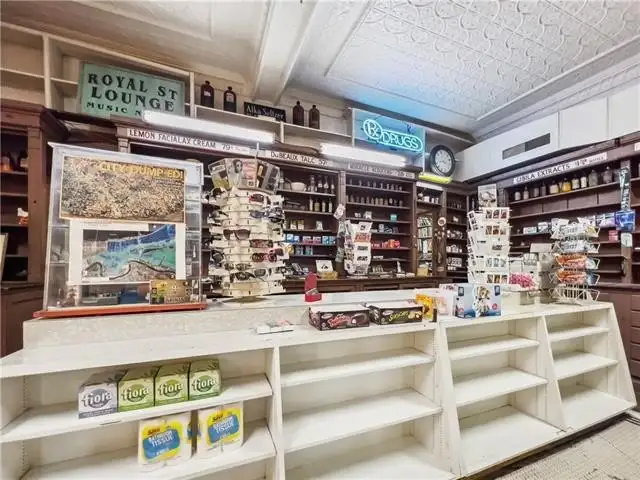 Versatile Mixed-use Property in Prime French Quarter Location