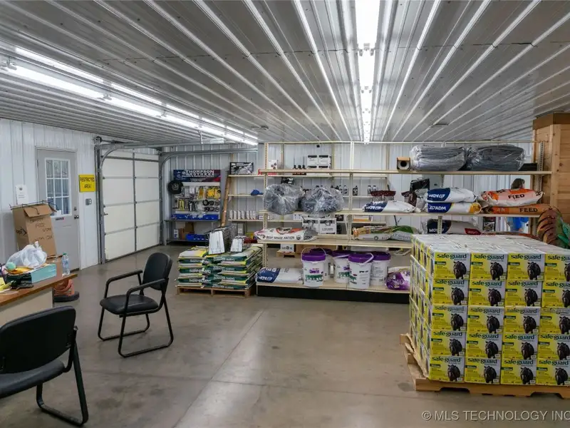 Turnkey Business Opportunity with 20-acre Site in High-traffic Location