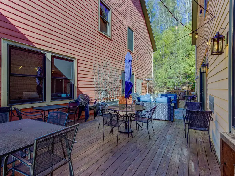 Mixed-use Building with Income Potential in Cashiers, Versatile Spaces Available