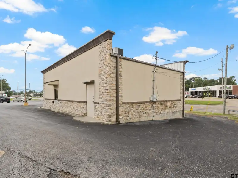 High-traffic Commercial Building in Downtown Pittsburg, Tx - 1,500 Sf