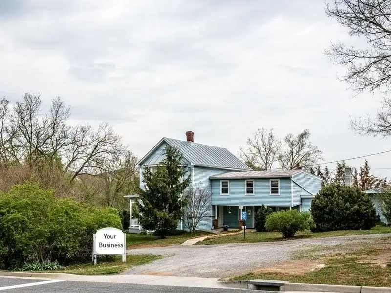 Victorian Office Space with Ada Compliance in Quaint Broadway, Ideal for Airbnb Potential