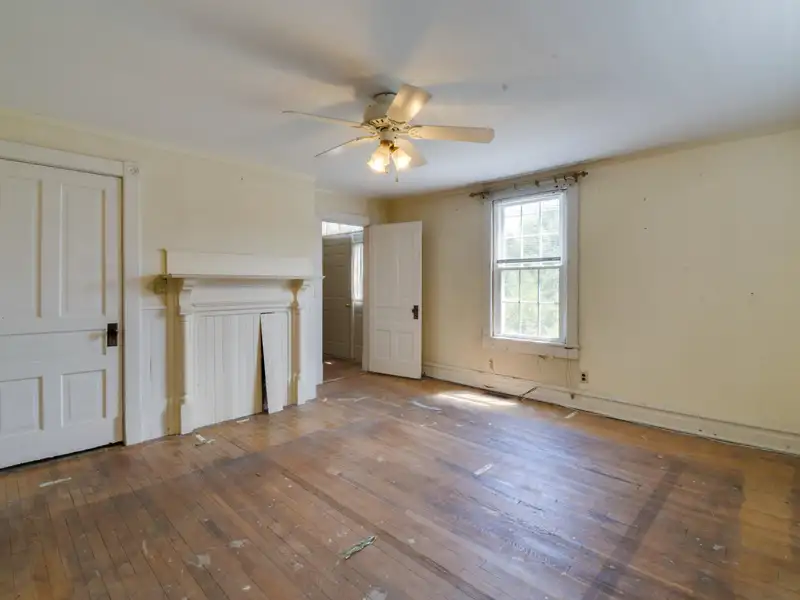 Versatile 6,724 Sqft Residential-commercial Property in Prime Location with Multiple Income Potential