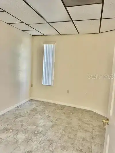 End Unit Office Space for Lease in New Port Richey - 850 Sq Ft, Multiple Offices